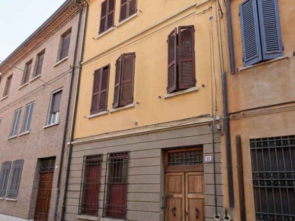 casa indipendente in vendita a Ferrara in zona Centro Storico