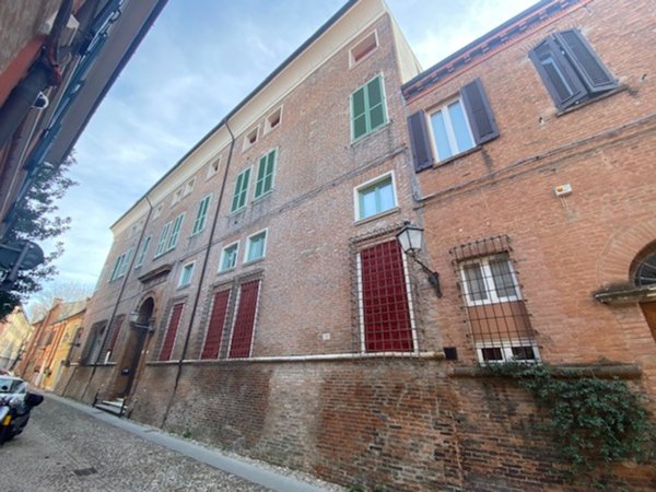 appartamento in vendita a Ferrara in zona Centro Storico