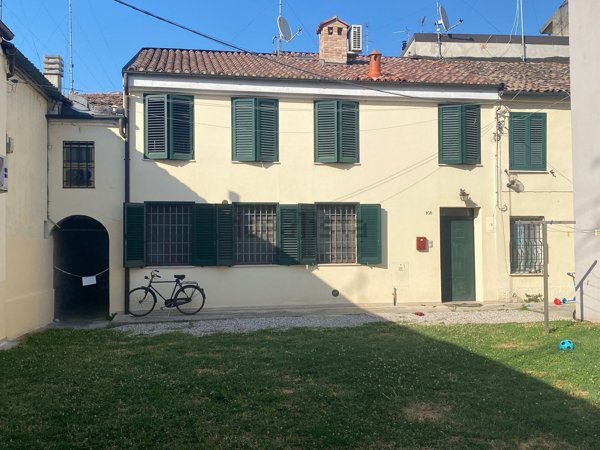 casa indipendente in vendita a Ferrara