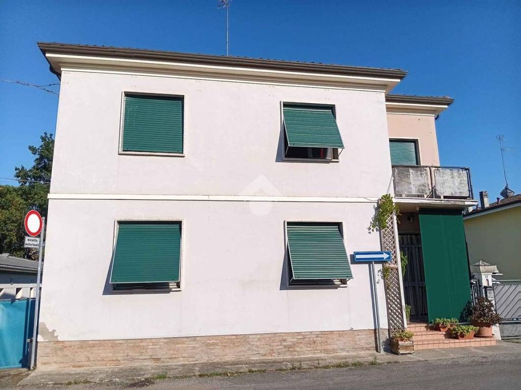 casa indipendente in vendita a Ferrara in zona Marrara