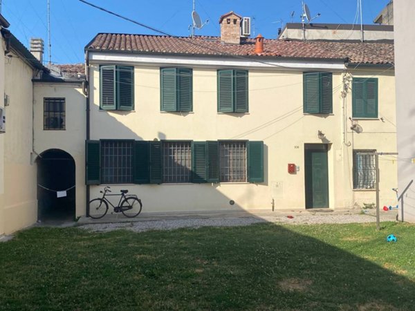 casa indipendente in vendita a Ferrara in zona Quartiere Giardino / Acquedotto