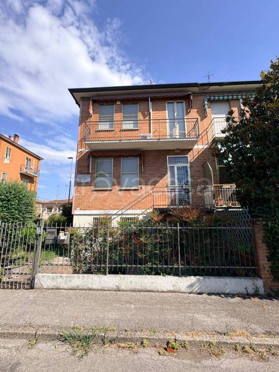 casa indipendente in vendita a Ferrara