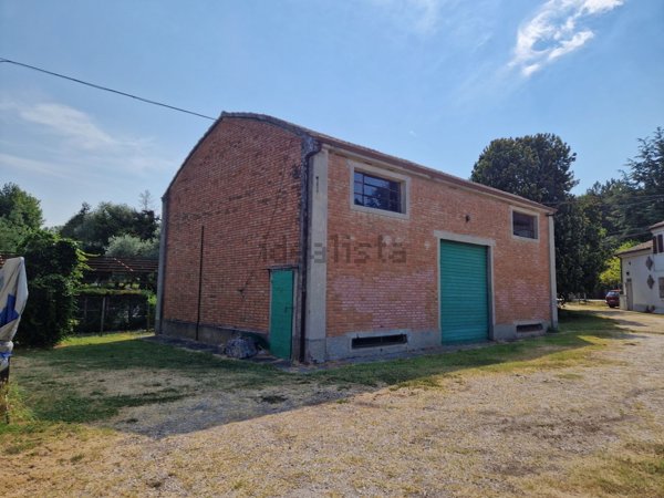 locale di sgombero in vendita a Ferrara in zona Sant'Egidio / Gaibanella