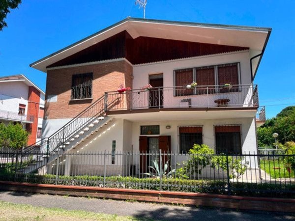casa indipendente in vendita a Ferrara