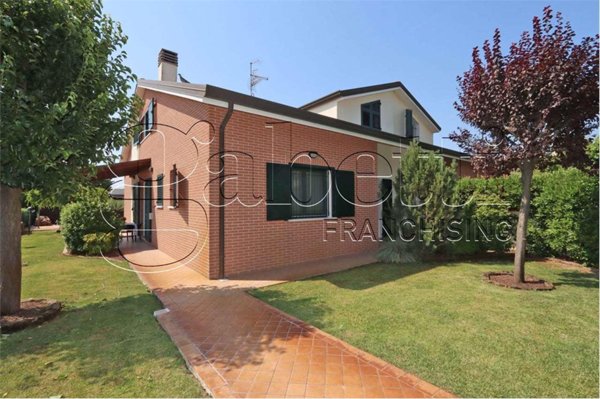 casa indipendente in vendita a Ferrara in zona Pontegradella