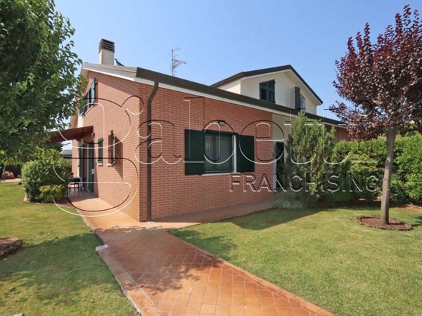 casa indipendente in vendita a Ferrara in zona Pontegradella