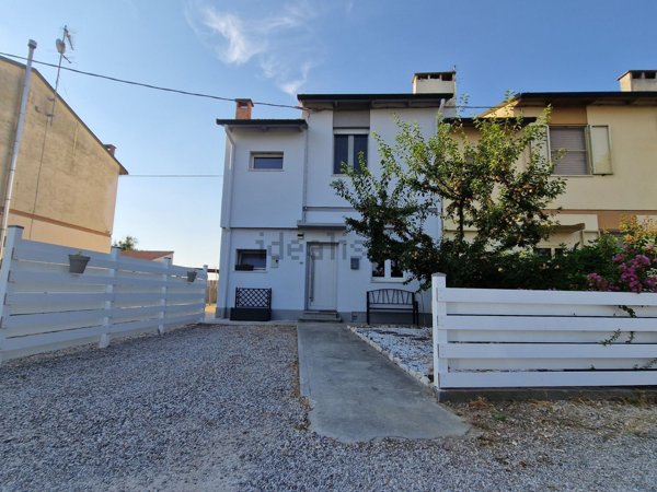 casa indipendente in vendita a Ferrara