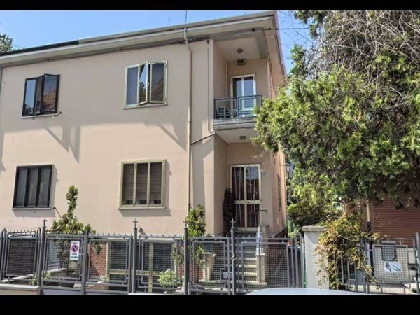 casa indipendente in vendita a Ferrara in zona Quartiere Giardino / Acquedotto