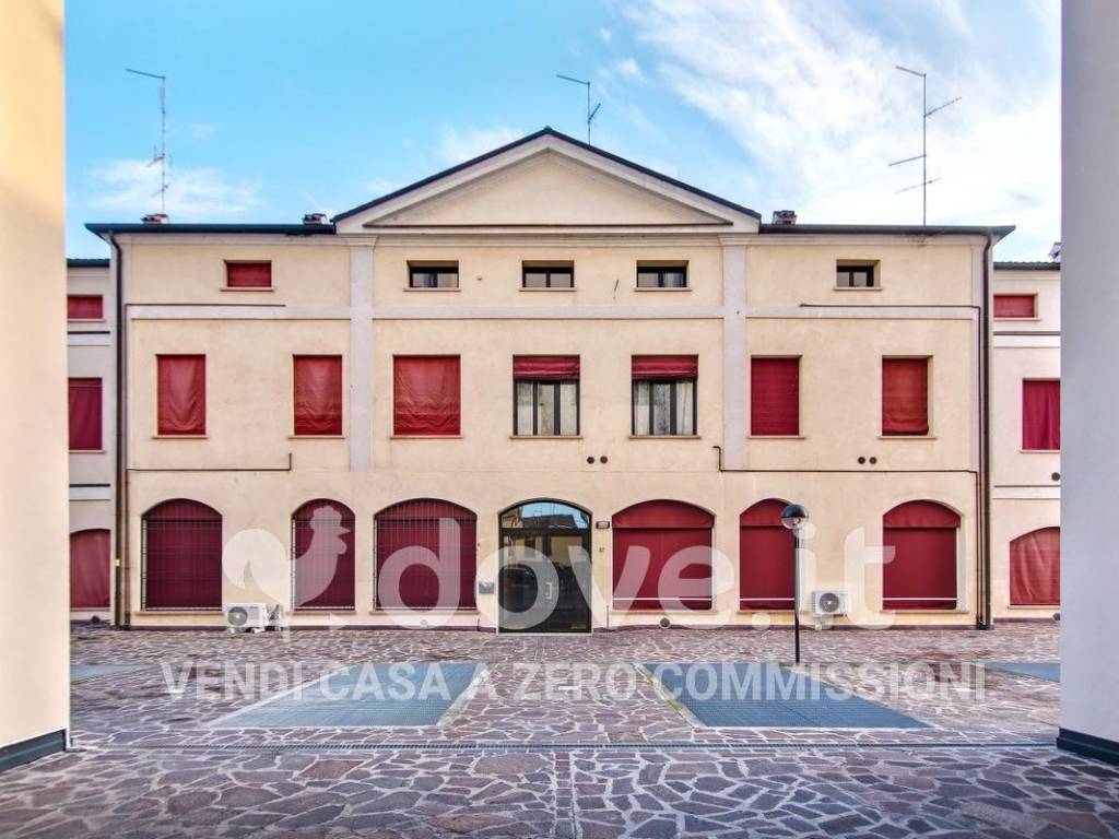 appartamento in vendita a Ferrara in zona Quartiere Giardino / Acquedotto