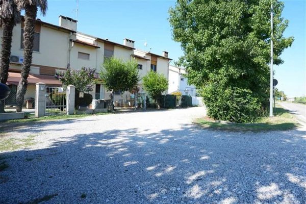 casa indipendente in vendita a Ferrara in zona Baura