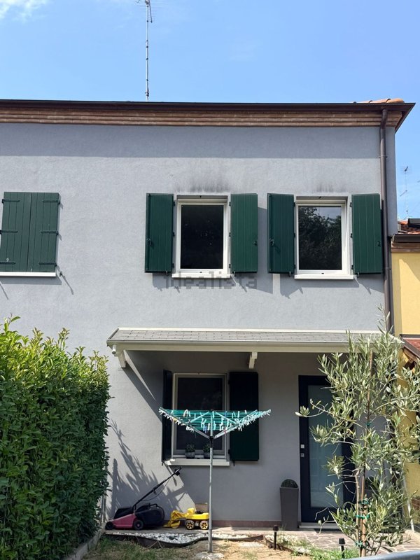 casa indipendente in vendita a Ferrara