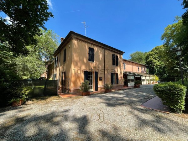 casa indipendente in vendita a Ferrara