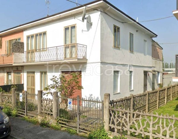 casa indipendente in vendita a Ferrara