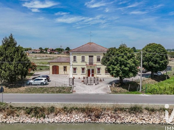 casa indipendente in vendita a Ferrara in zona Baura
