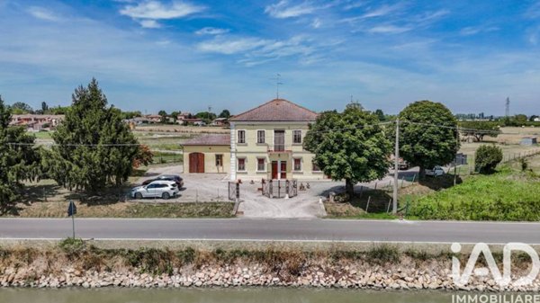 casa indipendente in vendita a Ferrara in zona Baura
