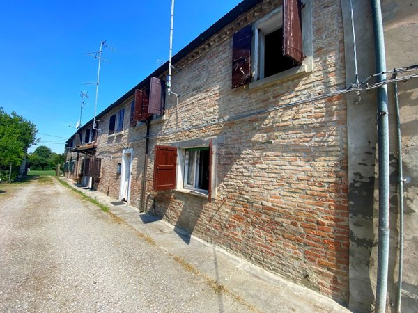 casa indipendente in vendita a Ferrara in zona Pescara
