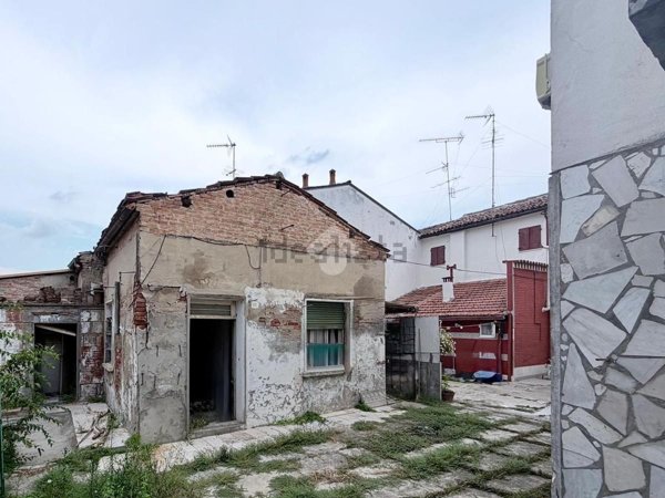 casa indipendente in vendita a Ferrara in zona Pontelagoscuro