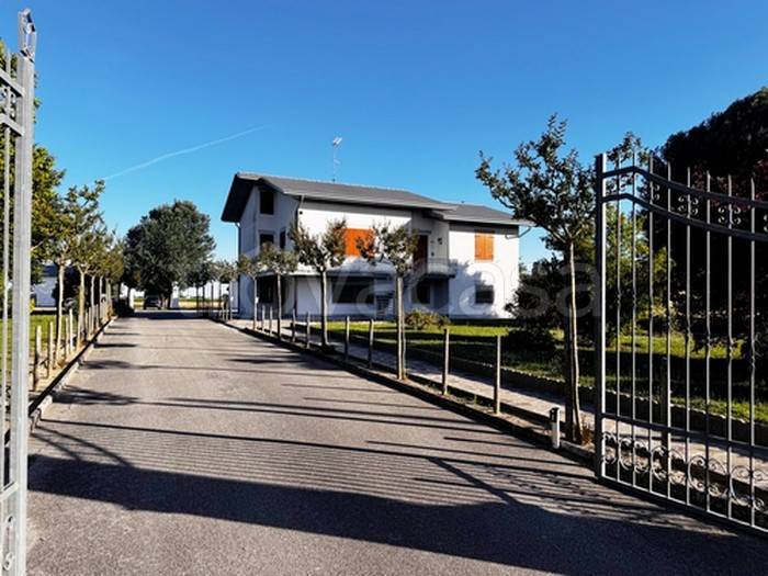 casa indipendente in vendita a Ferrara in zona San Bartolomeo in Bosco