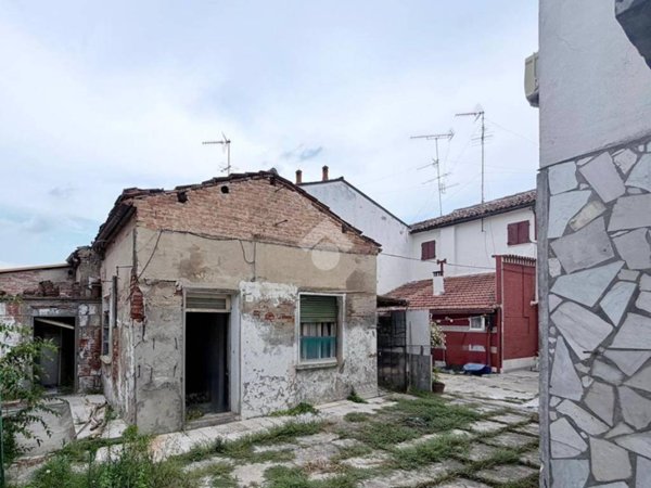 casa indipendente in vendita a Ferrara in zona Pontelagoscuro