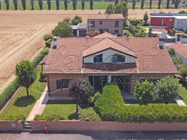 casa indipendente in vendita a Ferrara in zona Pontegradella