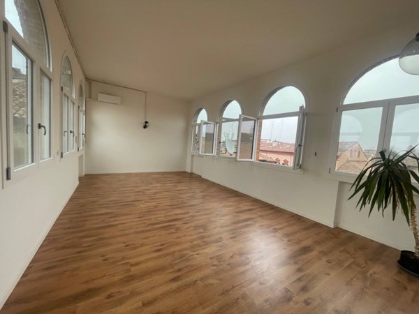 appartamento in vendita a Ferrara in zona Centro Storico