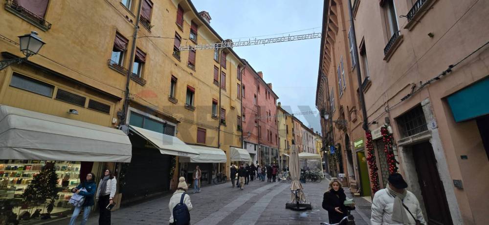 negozio in vendita a Ferrara in zona Centro Storico