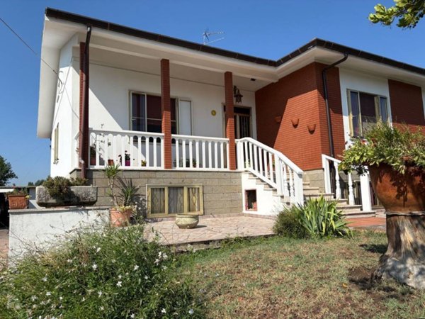 casa indipendente in vendita a Ferrara in zona Chiesuol del Fosso