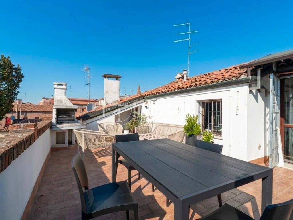 appartamento in vendita a Ferrara in zona Centro Storico
