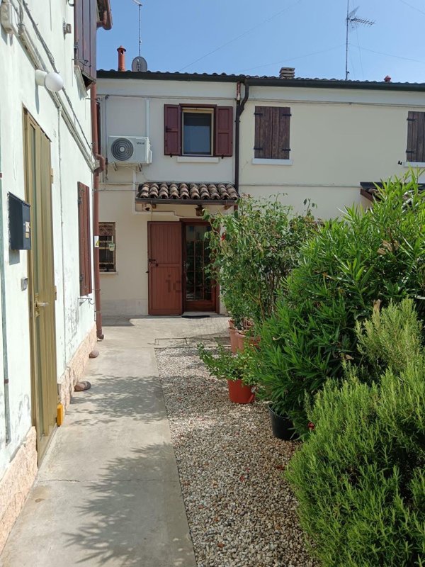 casa indipendente in vendita a Ferrara in zona San Martino