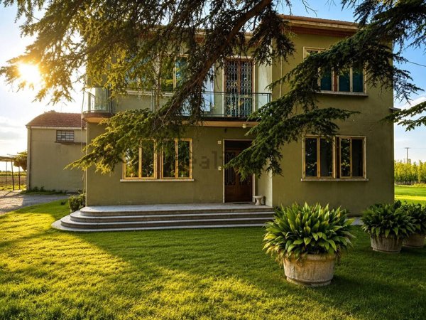 casa indipendente in vendita a Ferrara