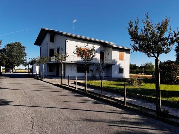 casa indipendente in vendita a Ferrara