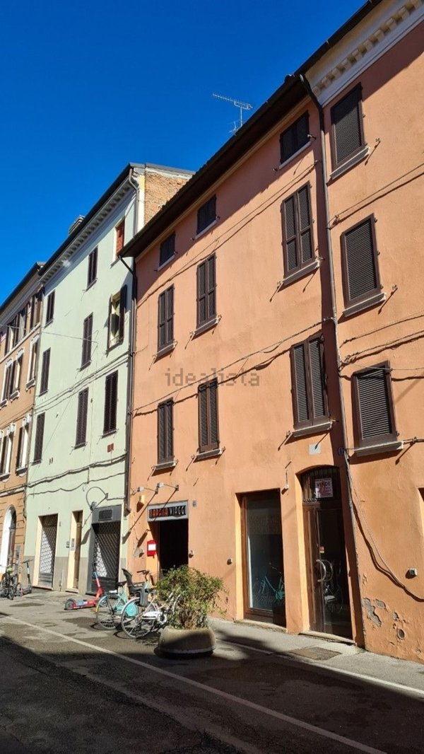 locale commerciale in vendita a Ferrara