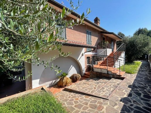 casa indipendente in vendita a Ferrara