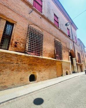 appartamento in vendita a Ferrara in zona Centro Storico