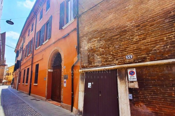 appartamento in vendita a Ferrara in zona Centro Storico