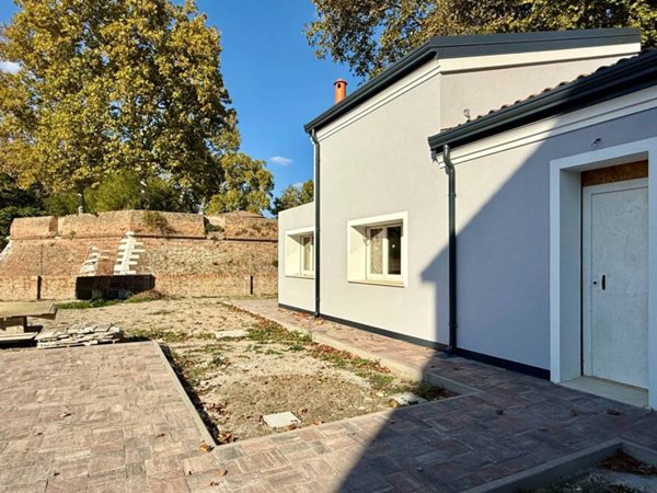 casa indipendente in vendita a Ferrara