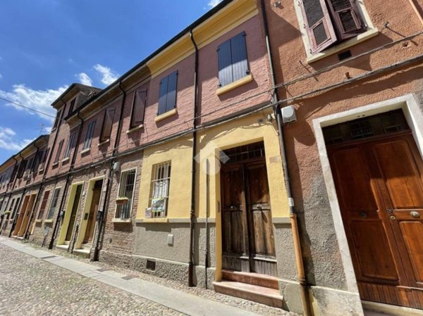 casa indipendente in vendita a Ferrara in zona Centro Storico