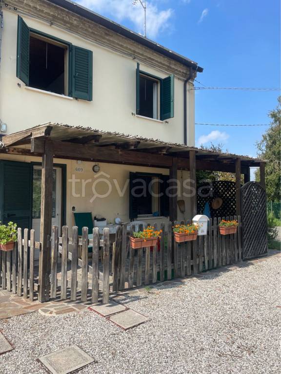 casa indipendente in vendita a Ferrara