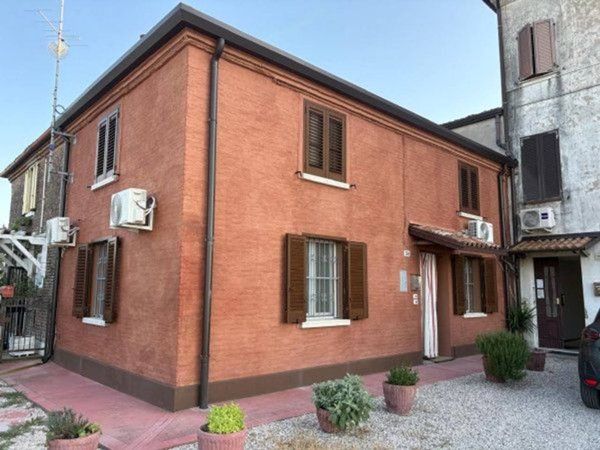 casa indipendente in vendita a Ferrara