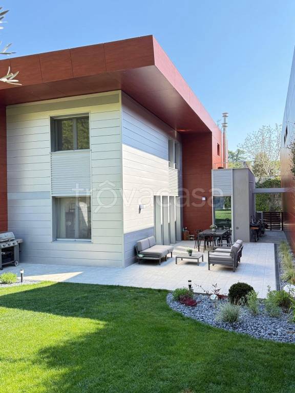 casa indipendente in vendita a Ferrara