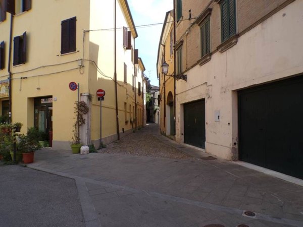 appartamento in vendita a Ferrara in zona Centro Storico
