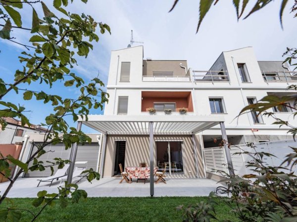 casa indipendente in vendita a Ferrara