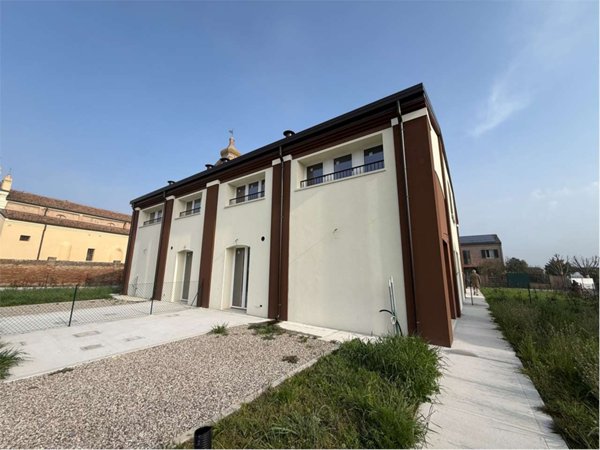 casa indipendente in vendita a Ferrara in zona Cona