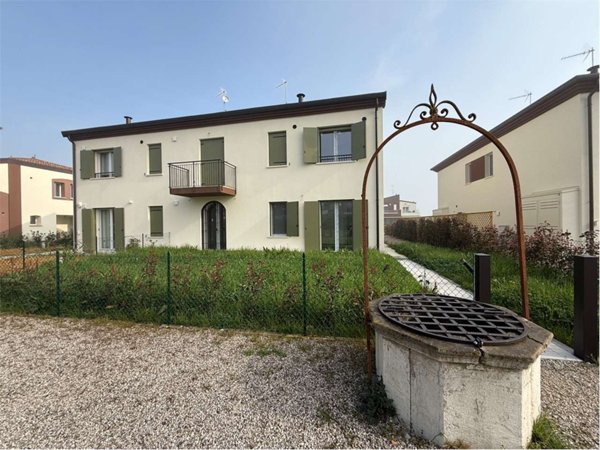 casa indipendente in vendita a Ferrara in zona Cona
