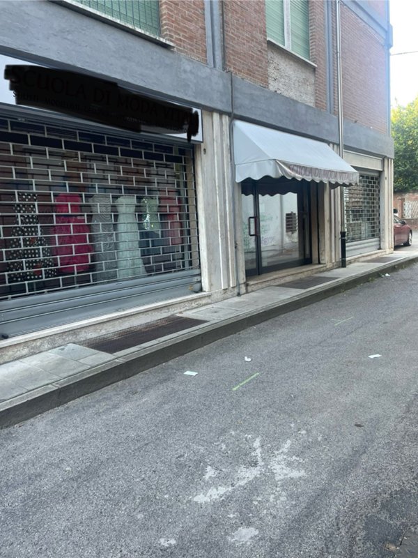 negozio in vendita a Ferrara in zona Centro Storico