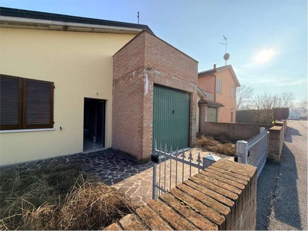 casa indipendente in vendita a Ferrara