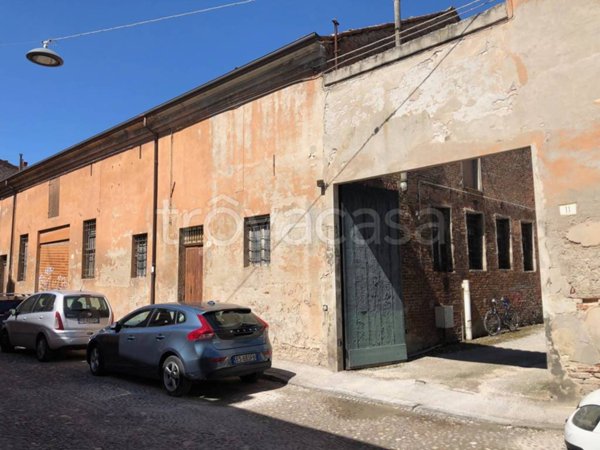 casa indipendente in vendita a Ferrara in zona Centro Storico