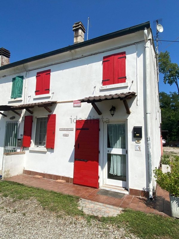 casa indipendente in vendita a Ferrara in zona Contrapò