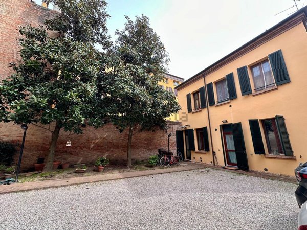 appartamento in vendita a Ferrara in zona Centro Storico