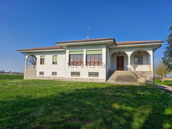 casa indipendente in vendita a Ferrara in zona San Martino